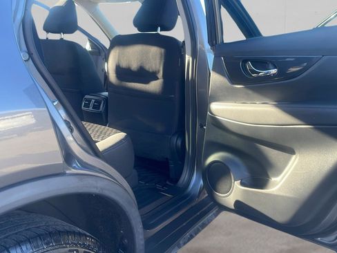 Used 2019 Nissan Rogue SV image 17