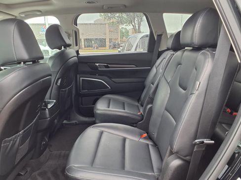 Used 2025 Kia Telluride S image 18