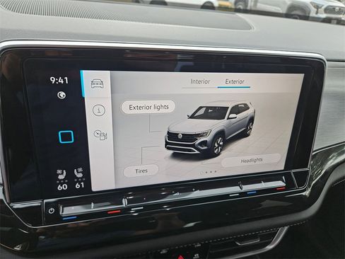 Used 2025 Volkswagen Atlas Cross Sport SE image 21