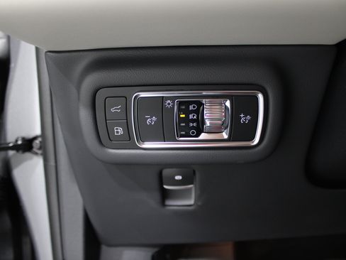 Used 2025 Lincoln Nautilus Reserve AWD/4WD image 7