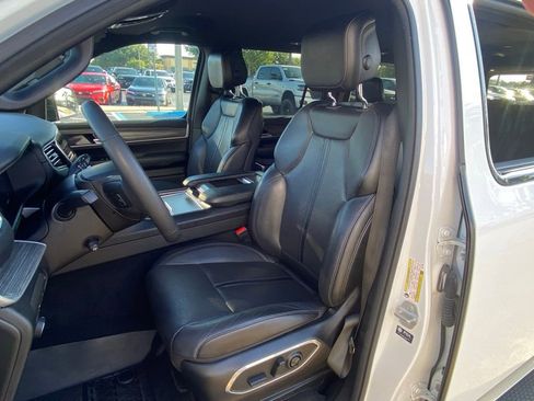 Used 2024 Jeep Wagoneer L Series II w/ Flexible Seating Group RWD image 15