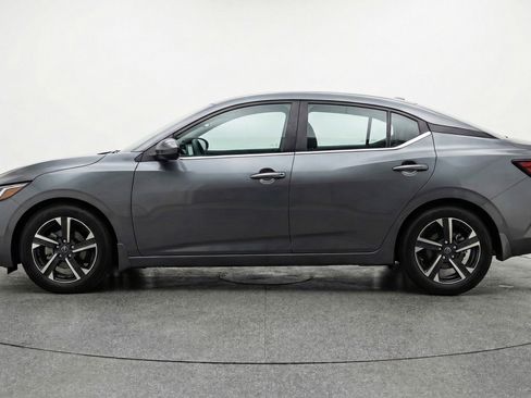 Used 2025 Nissan Sentra SV image 5