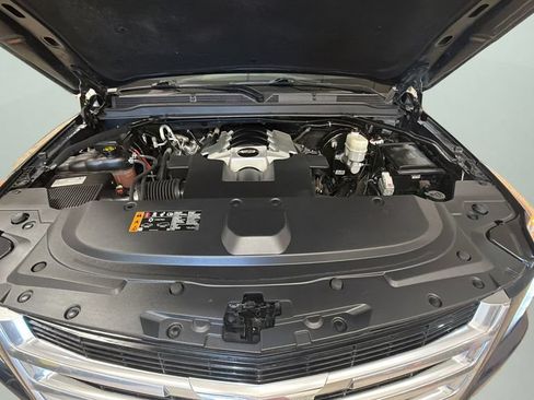 Used 2019 Cadillac Escalade Luxury AWD/4WD image 25