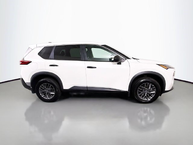 Used 2022 Nissan Rogue S AWD/4WD image 11