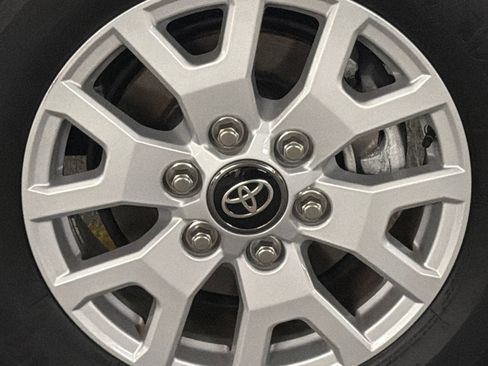 Used 2026 Toyota Tacoma SR5 AWD/4WD image 5