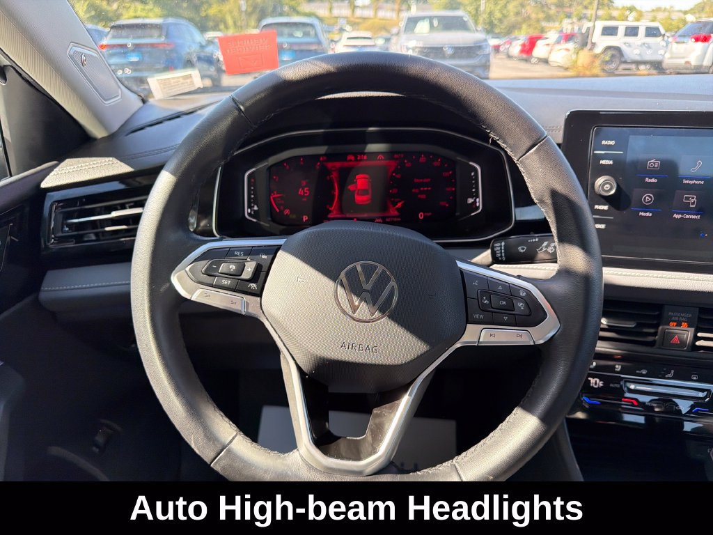 Used 2025 Volkswagen Jetta SEL FWD image 16