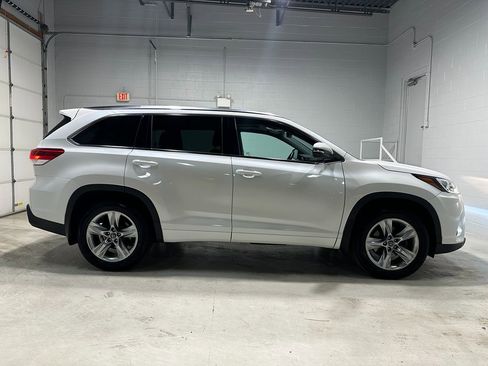 Used 2019 Toyota Highlander Limited image 2