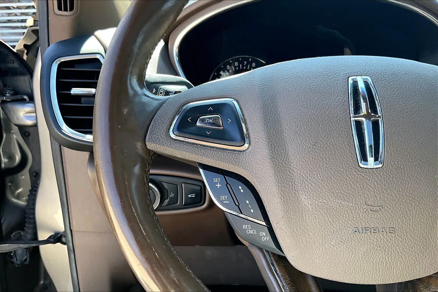 Used 2016 Lincoln MKX Reserve w/ Technology Package FWD image 22