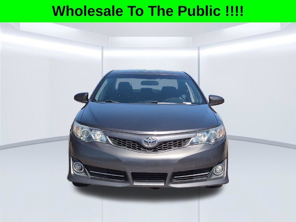 Used 2014 Toyota Camry SE w/ Moonroof Package FWD image 9