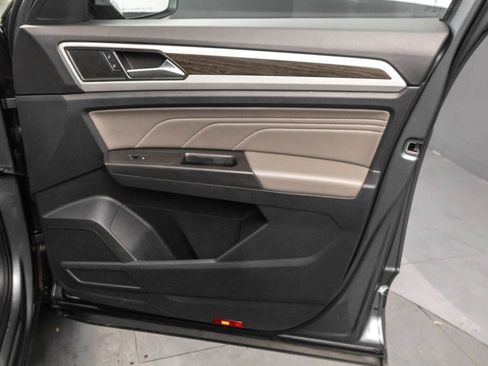 Used 2023 Volkswagen Atlas SE image 42