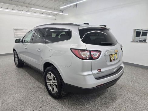 Used 2017 Chevrolet Traverse LT FWD image 4
