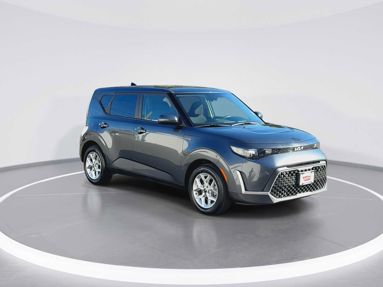 Used 2024 Kia Soul LX w/ Option Group 015 FWD image 2