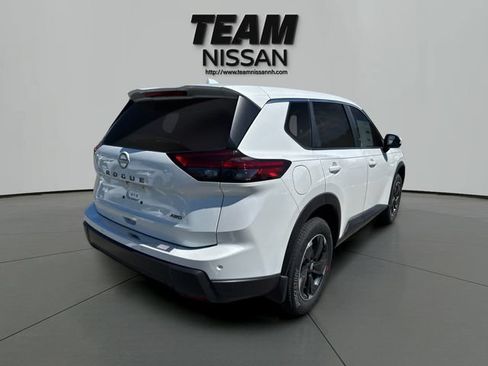 Used 2025 Nissan Rogue SV AWD/4WD image 7