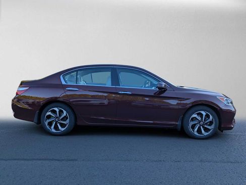 Used 2017 Honda Accord EX image 2