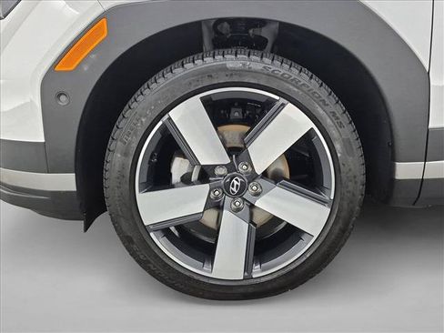 Used 2025 Hyundai Santa Fe Limited FWD image 28