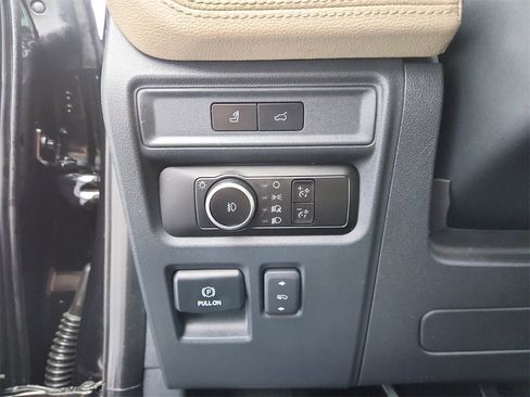 Used 2023 Ford Expedition Limited image 38