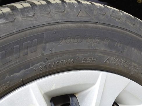 Used 2017 Toyota Camry LE image 40