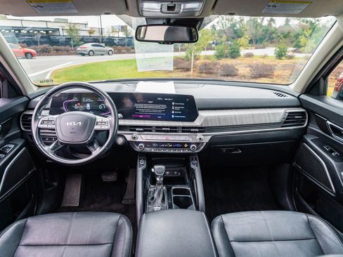 Used 2023 Kia Telluride EX w/ EX Captain's Chair Package image 23