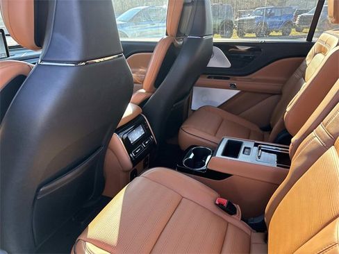 Used 2024 Lincoln Aviator Black Label w/ Dynamic Handling Package image 11