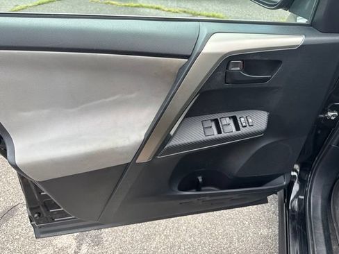 Used 2014 Toyota RAV4 LE FWD image 14