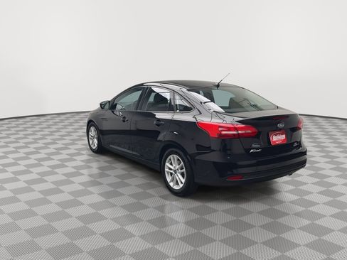 Used 2018 Ford Focus SE image 2