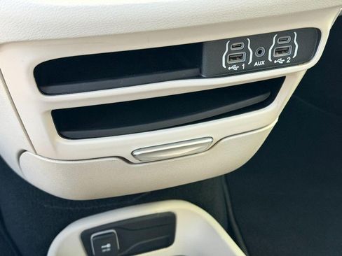 Used 2023 Chrysler Pacifica Touring-L FWD image 46