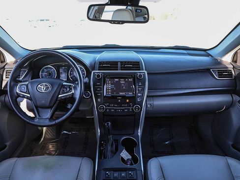 Used 2017 Toyota Camry XLE image 12