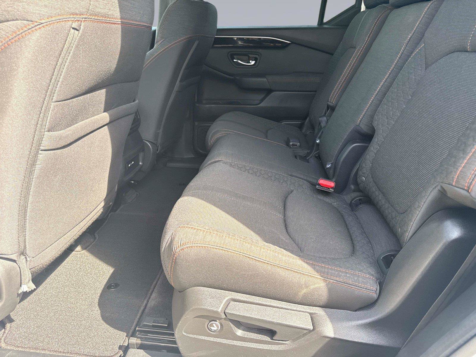 Certified 2025 Honda Pilot Sport image 13