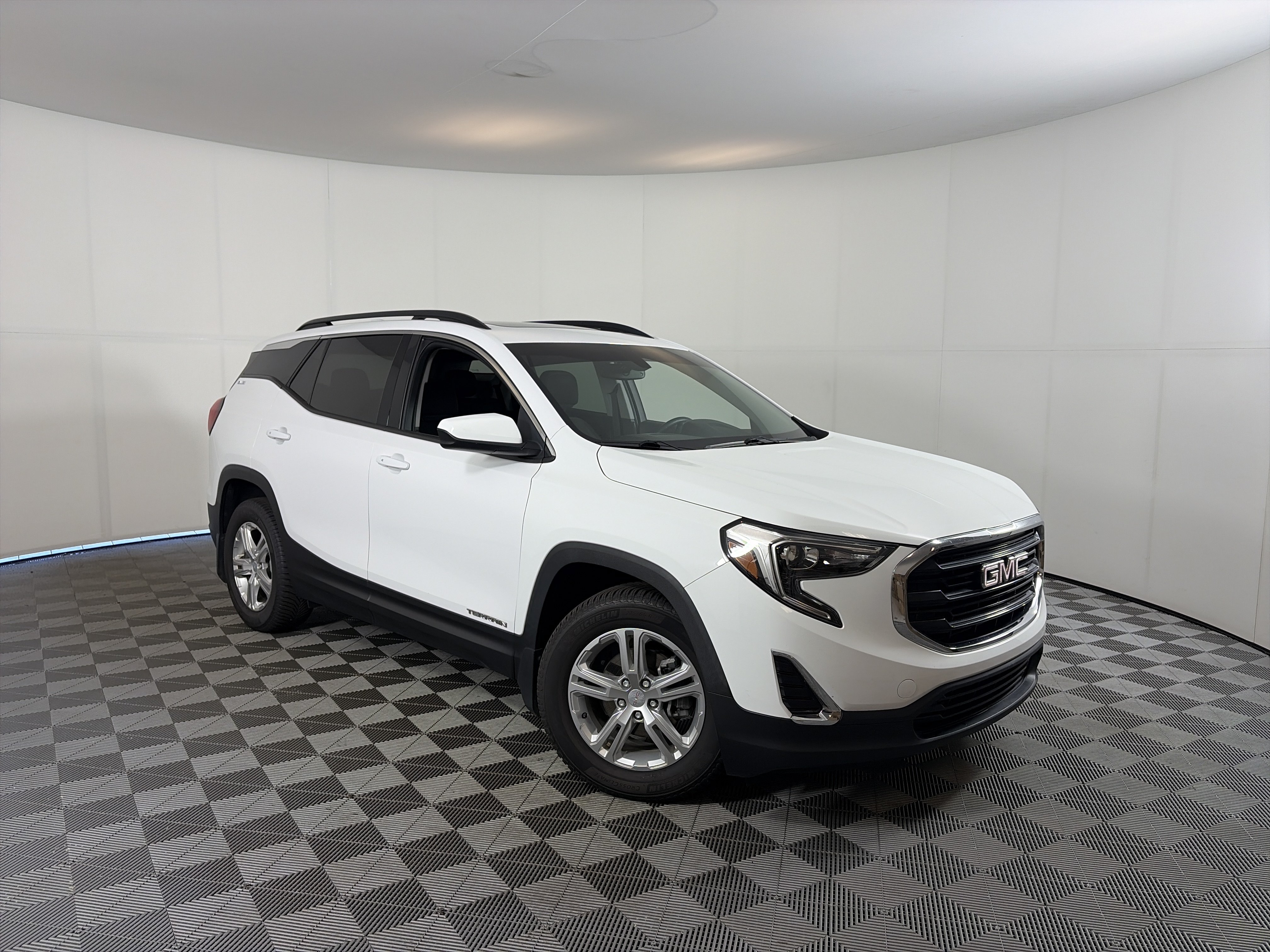 Used 2018 GMC Terrain SLE w/ Driver Convenience Package FWD image 1