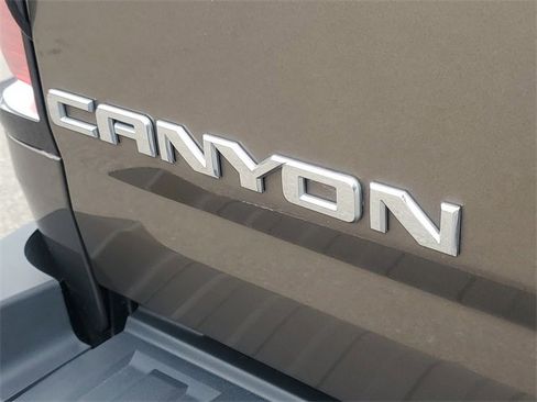 Used 2015 GMC Canyon SLE w/ SLE Convenience Package image 11