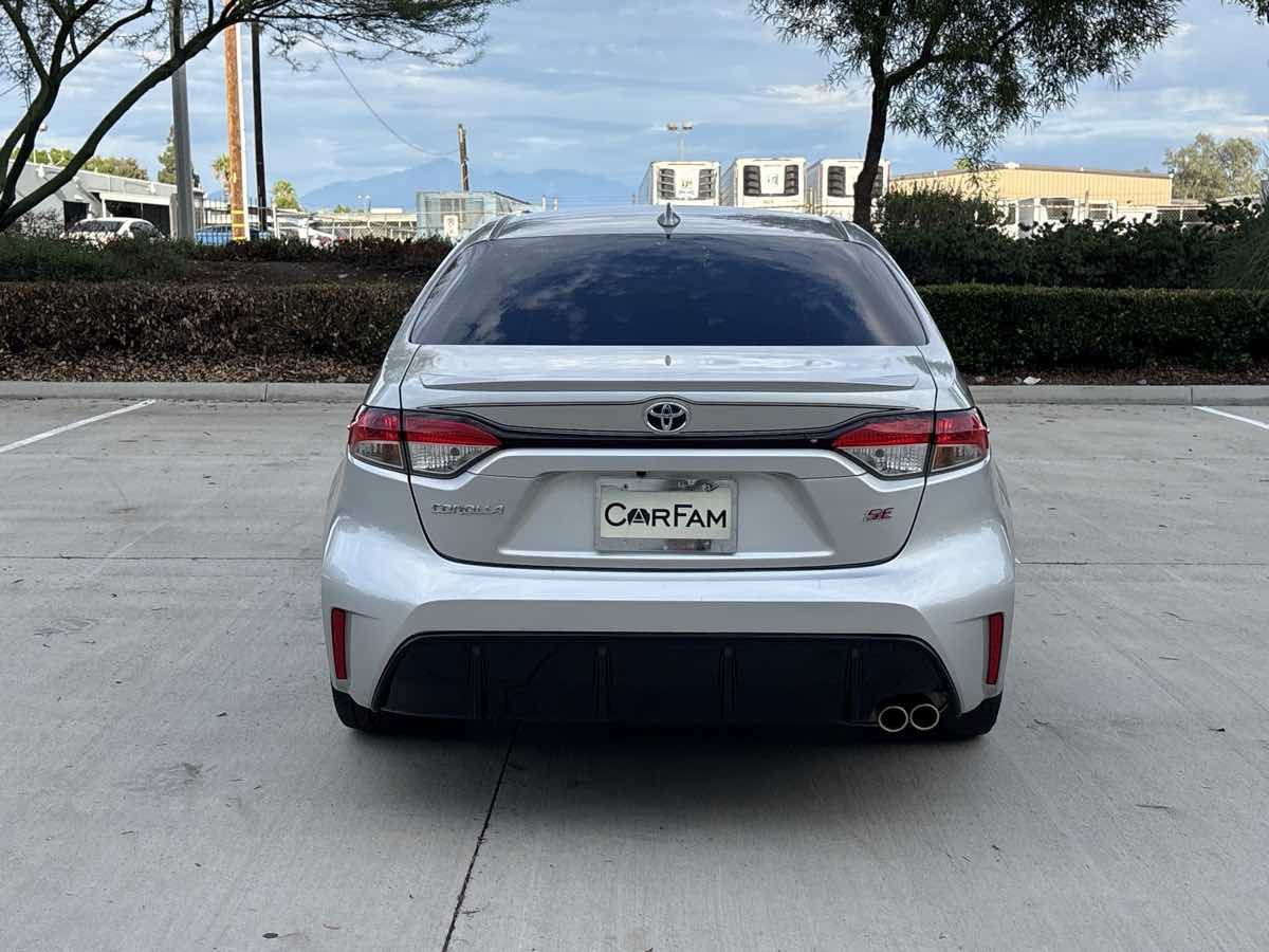 Used 2024 Toyota Corolla SE w/ SE Package FWD image 4
