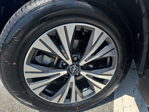 Used 2023 Nissan Rogue SV w/ SV Premium B Package FWD image 32