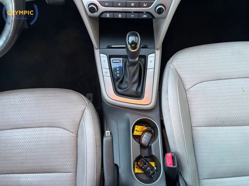 Used 2017 Hyundai Elantra Limited image 29