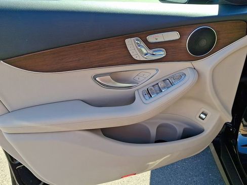 Used 2022 Mercedes-Benz GLC 300 GLC 300 w/ Driver Assistance Package image 14