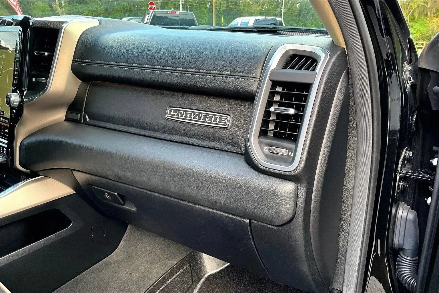 Used 2019 RAM 1500 Laramie AWD/4WD image 16