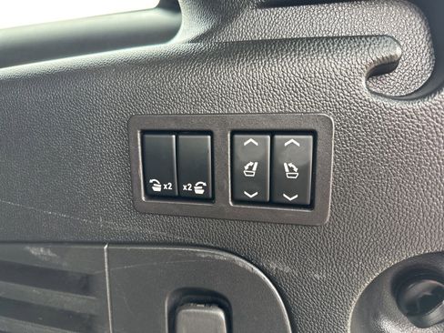 Used 2020 Cadillac Escalade ESV Platinum image 32