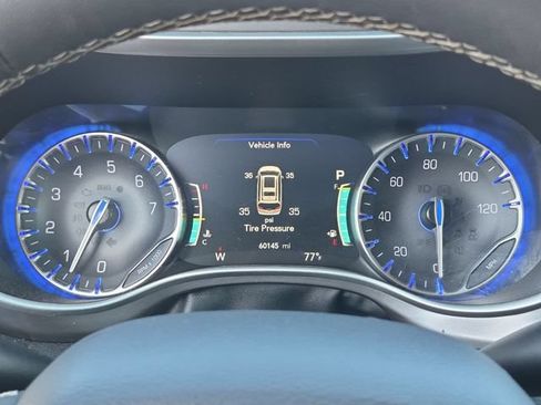 Used 2024 Chrysler Pacifica Touring-L FWD image 22