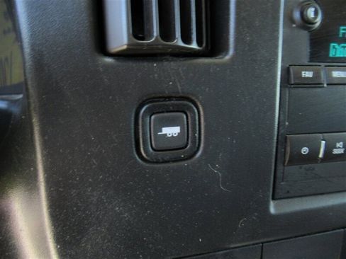 Used 2018 Chevrolet Express 2500 Extended image 22