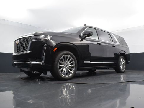 Certified 2024 Cadillac Escalade ESV Premium Luxury w/ Performance Package image 46