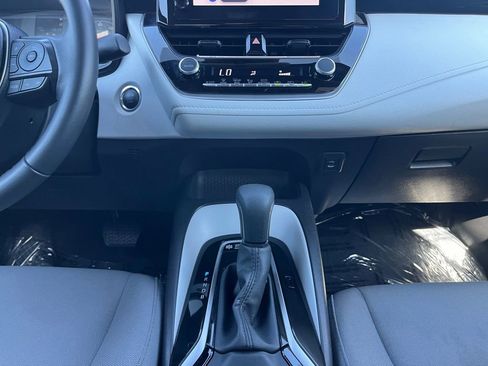 Used 2025 Toyota Corolla SE image 3