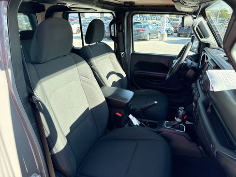 Used 2021 Jeep Gladiator Sport image 25