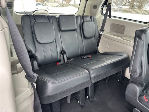 Used 2016 Chrysler Town & Country LX image 27