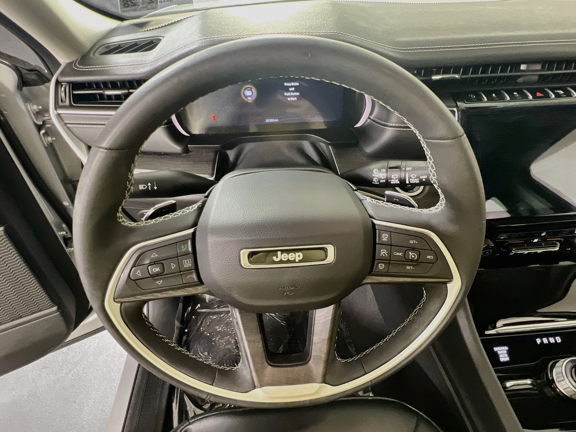 Used 2023 Jeep Grand Cherokee Limited AWD/4WD image 11