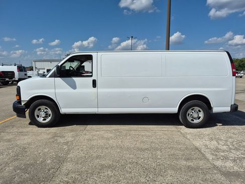 Used 2015 Chevrolet Express 3500 Extended RWD image 4
