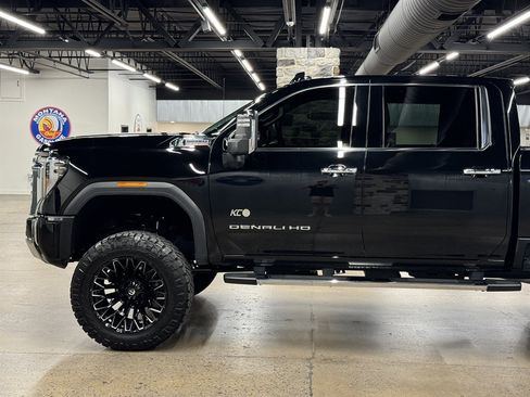 Used 2025 GMC Sierra 3500 Denali w/ Denali Reserve Package AWD/4WD image 5