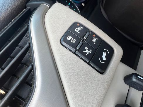 Used 2018 GMC Yukon Denali w/ Denali Ultimate Package AWD/4WD image 20