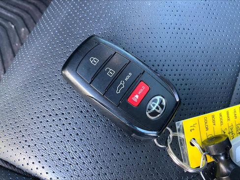 Used 2025 Toyota Sequoia Platinum image 15