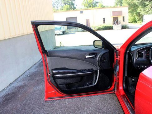 Used 2018 Dodge Charger SXT image 19