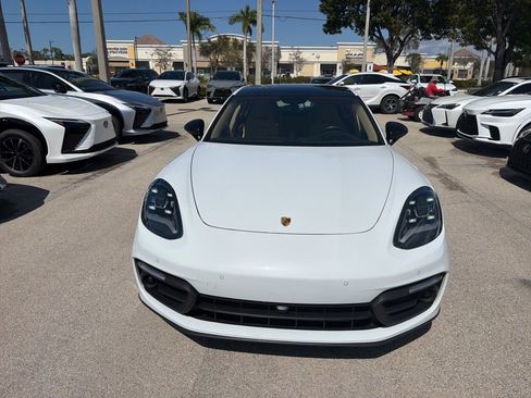 Used 2022 Porsche Panamera image 28