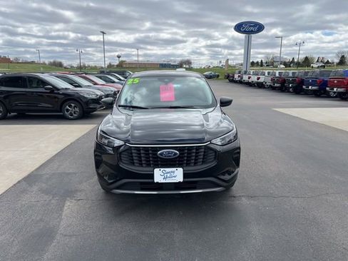 Used 2025 Ford Escape Active AWD/4WD image 2